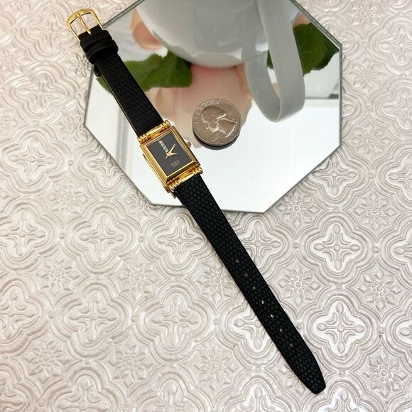 Vintage Benrus Diamond Accented Dial Dress Watch with Leather Strap - Picture 9 of 16